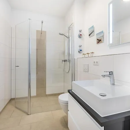 Ostseeallee Ostseeallee 2-13 4*