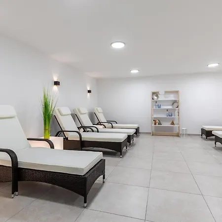 Ostseeallee Ostseeallee 2-13 4*